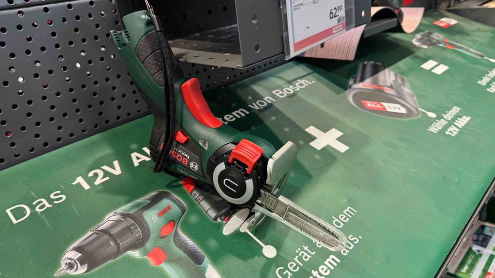 Bosch-Akku-Stichsäge im Test: Nahaufnahme der Säge.