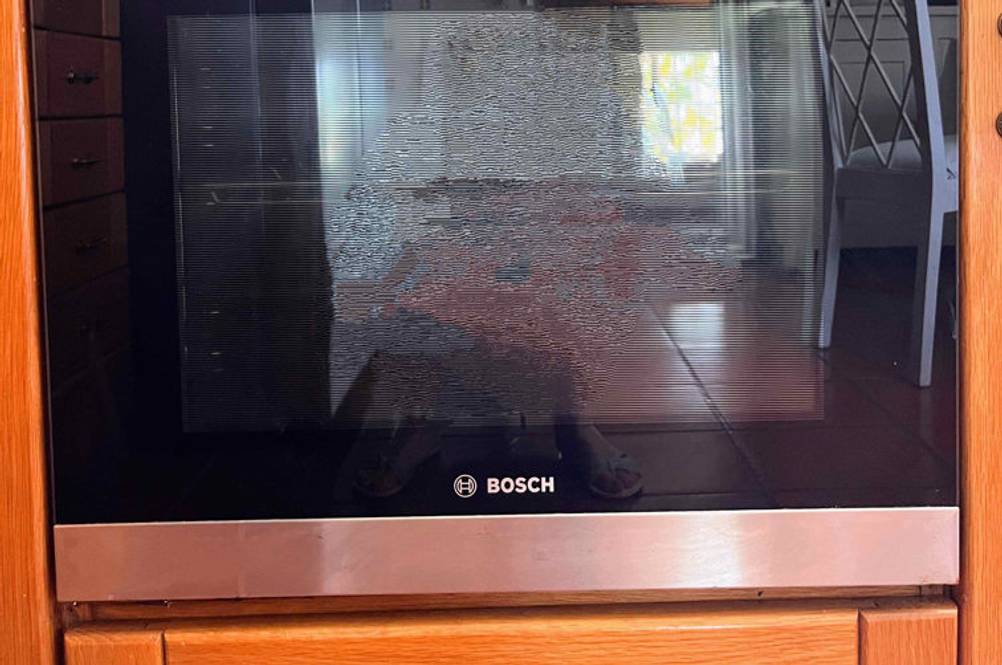 Bosch-Backofen im Test in einer Küchenzeile eingebaut.