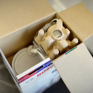 Stabmixer im Test: Die Verpackung des Bosch ErgoMix aufgepackt.