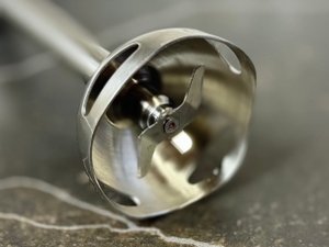 Test von Stabmixern: Nahansicht der Klingen des Bosch ErgoMix.