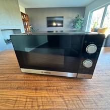 Die Bosch FFL020MS2 Serie 2 steht auf einem Tisch