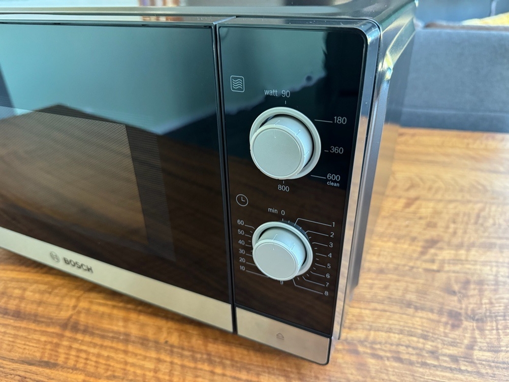 Die Bedienelemente der Bosch FFL020MS2 Serie 2