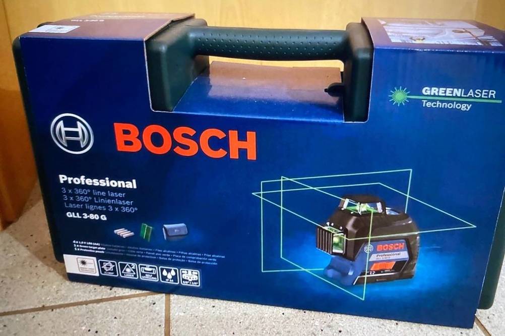 Nahaufnahme eines Transportkoffers Bosch Gll 3-80 G im Kreuzlinienlaser-Test.