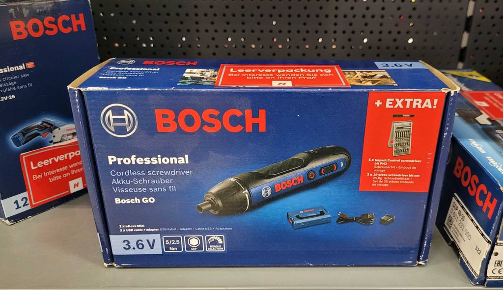 Frontansicht der Originalverpackung eines getesteten Bosch Professional Akkuschraubers.