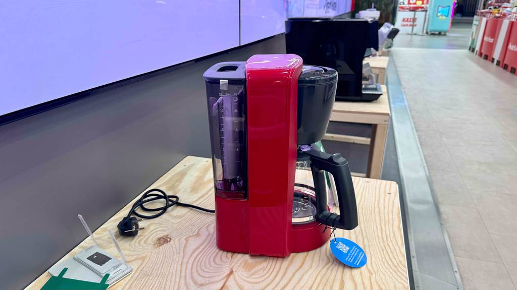 Bosch-Kaffeemaschinen-Test: Rückseite mit Blick auf den Wassertank.