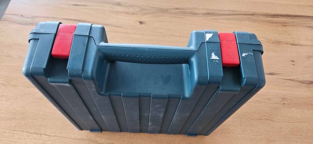 Bosch-Bohrhammer getestet: Blick auf die Transportbox.