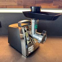 Der Bosch ProPower MFW67440 steht auf einer Arbeitsplatte