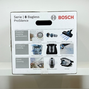 Die linke Seite der Verpackung des Bosch ProSilence Serie 8 BGS7MS64 zeigt technische Highlights und Reinigungseigenschaften des Geräts.