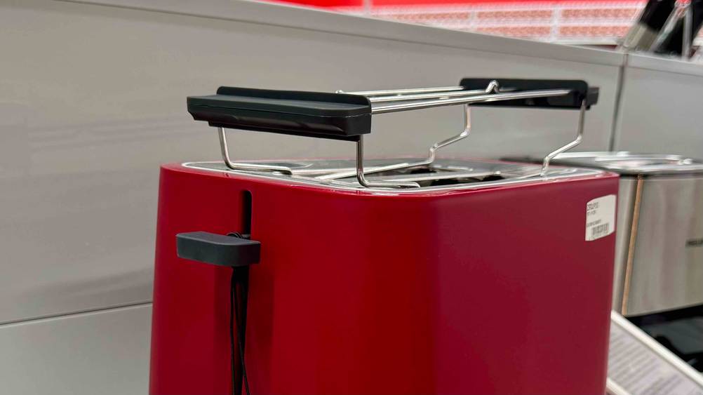 Bosch-Toaster im Test: Nahaufnahme des Rostgitters auf dem Gerät.