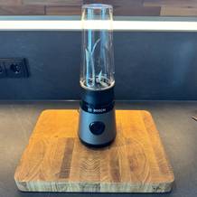 Der Smoothie-Maker Bosch Vitapower steht auf einem