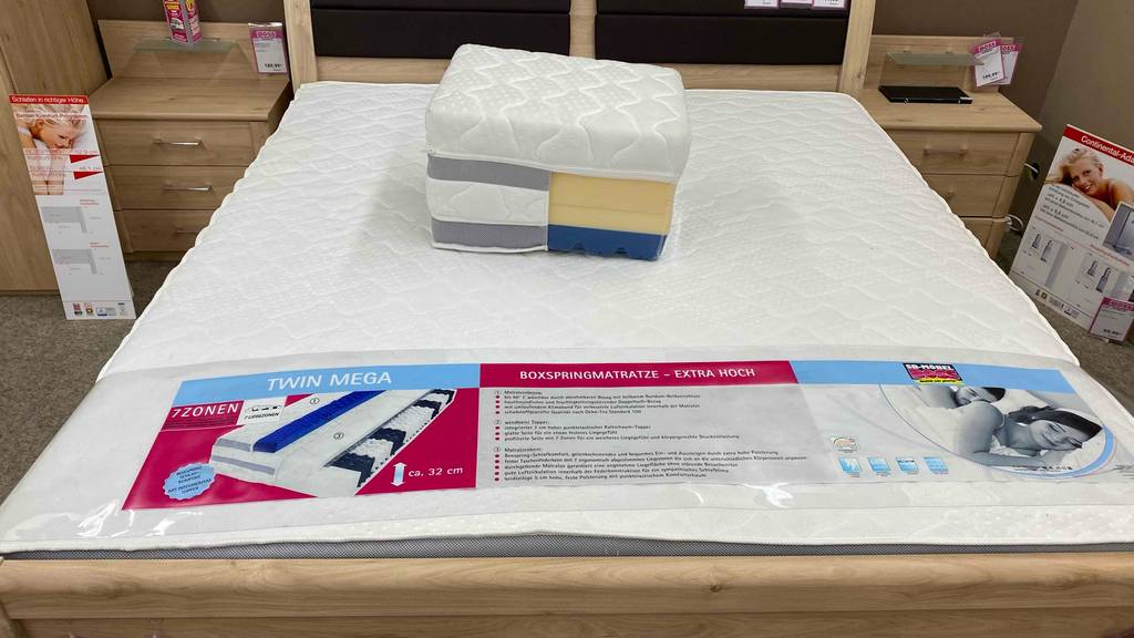 Ein getestete Boxspringmatratze mit verschiedenen Härtegraden. 