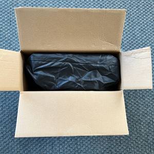 Der geöffnete Karton der Brace Master USAAL462201 von oben.