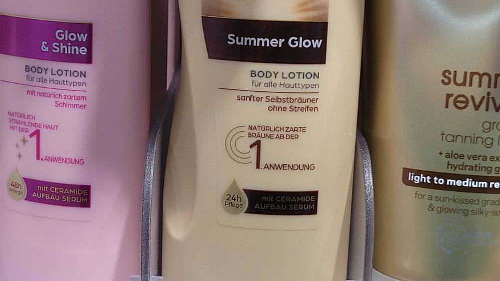 Bräunende Bodylotion getestet: Nahaufnahme der Vorderseite mit Label und Artikelbezeichnung.