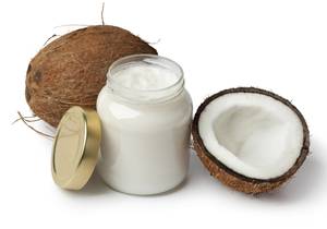 Kokosöl ist ein beliebter Inhaltsstoff für Bräunungsbeschleuniger.