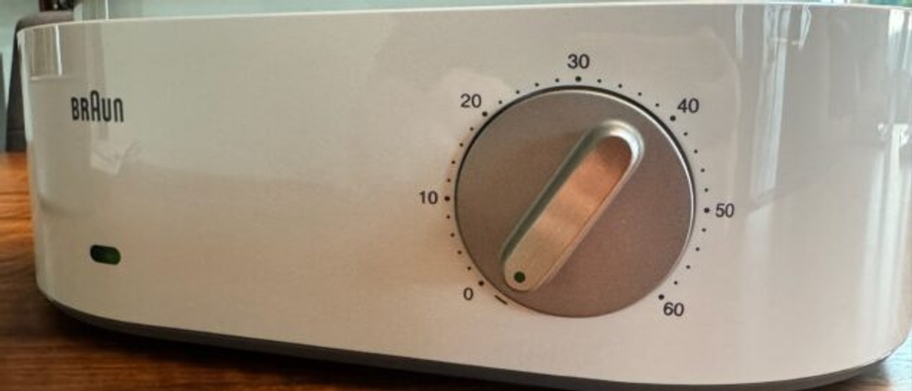 Bedienfeld des Braun Dampfgarer Identity Collection mit Drehregler