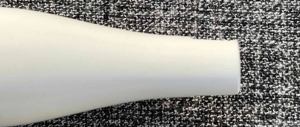 Die Spitze des getesteten Gesichtsepilierers ist im Detail zu sehen.