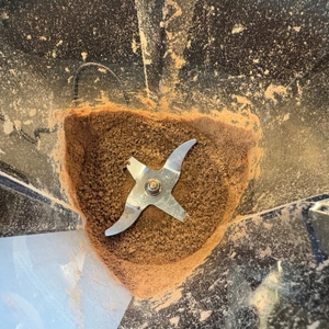 Zerkleinerte Schokolade im Braun JB9040BK