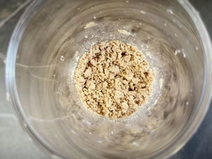 Stabmixer-Test: Gemahlene Haselnüsse im Mixbecher Braun Multiquick 9.