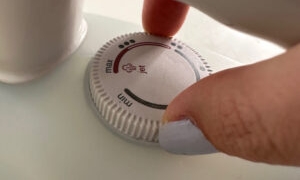 Das Bügeleisen von Braun im Test ist in Detailansicht zu sehen.