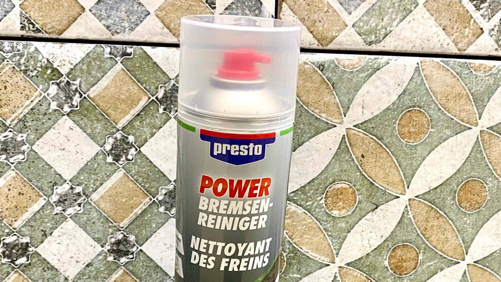 Bremsenreiniger getestet: Nahaufnahme der Dose mit Sprühkopf.
