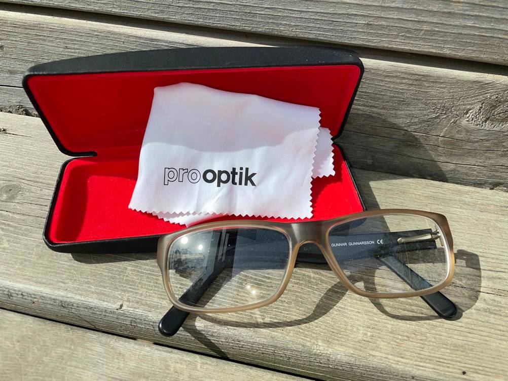 Brille getestet: Eine Bille vor ihrer Schutzhülle.