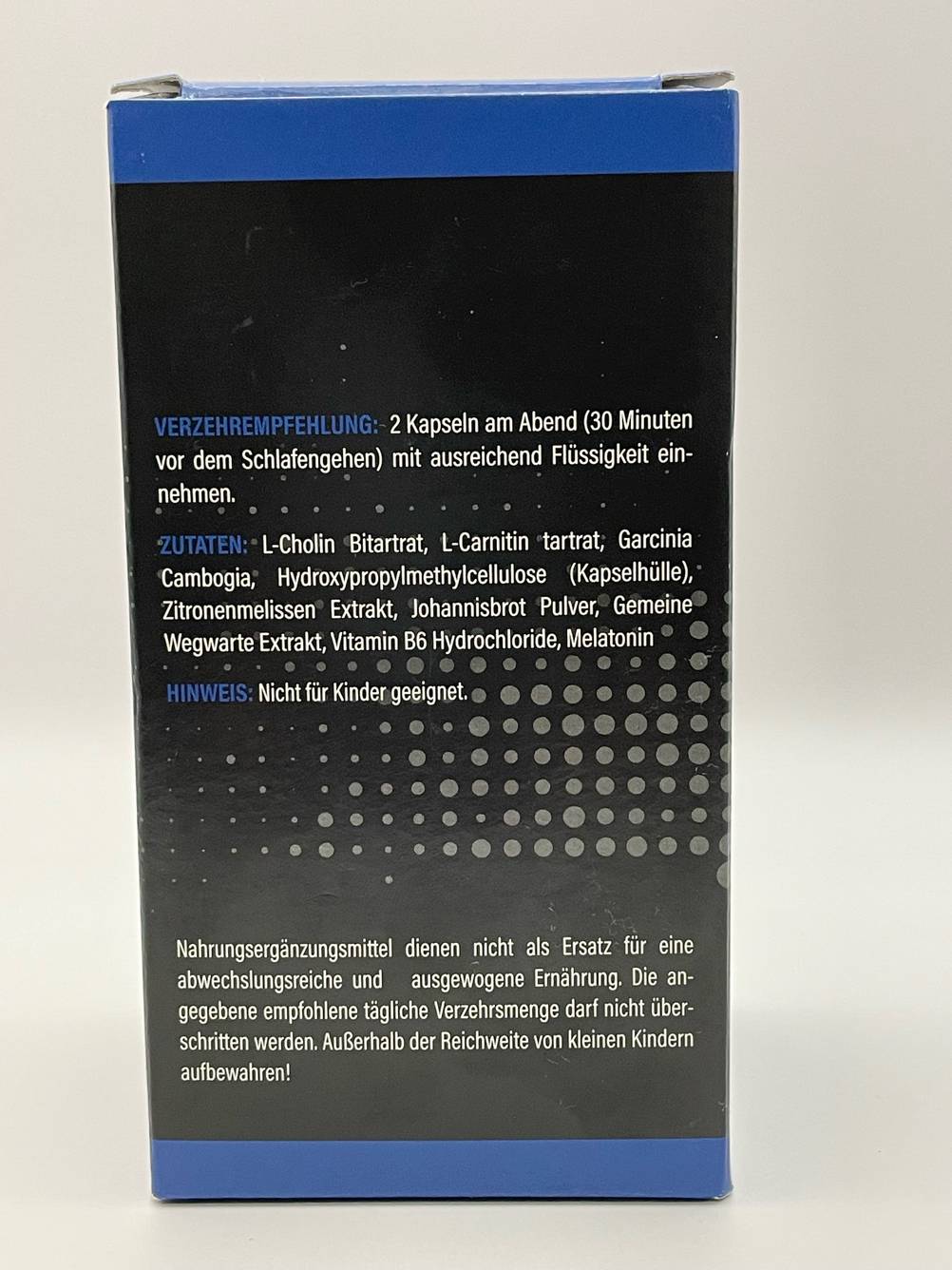 Auf der Rückseite einer Packung Fatburner im Test stehen Infos zu Zutaten und Verzehrempfehlung.