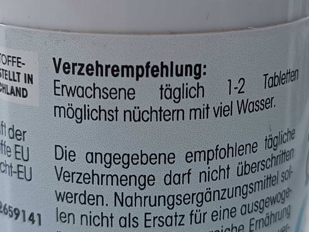 Bromelain getestet: Nahaufnahme der Verzehrempfehlung auf einer Packung.