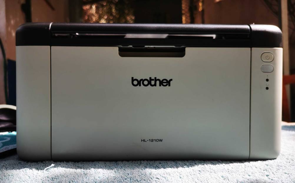 Der getestete Brother-Drucker von vorne.
