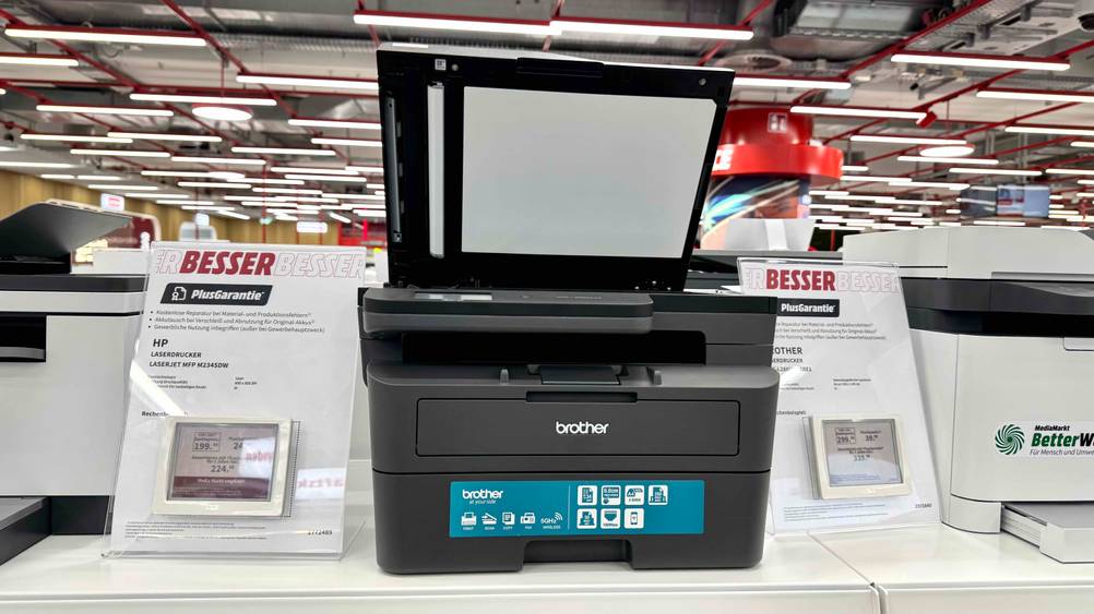 Brother-Laserdrucker im Test: Ein Gerät mit geöffneter Klappe.
