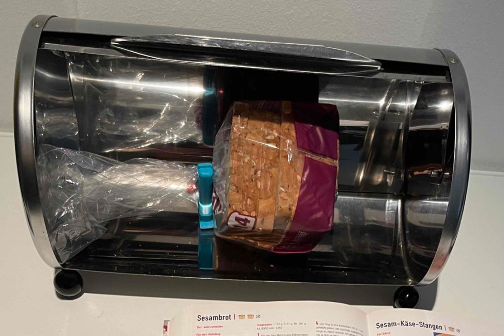 Brotkasten im Test: Brotkasten auf hellem Untergrund.