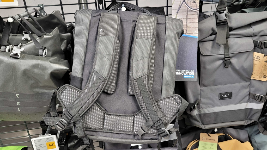 Fahrradrucksack im Test: Rückansicht mit Blick auf die Tragegurte.