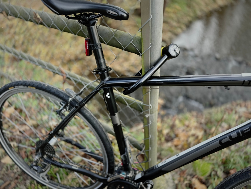Das Bügelschloss von Kryptonite wurde am Fahrrad befestigt.