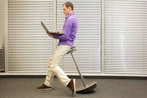 bürohocker als stehhilfe