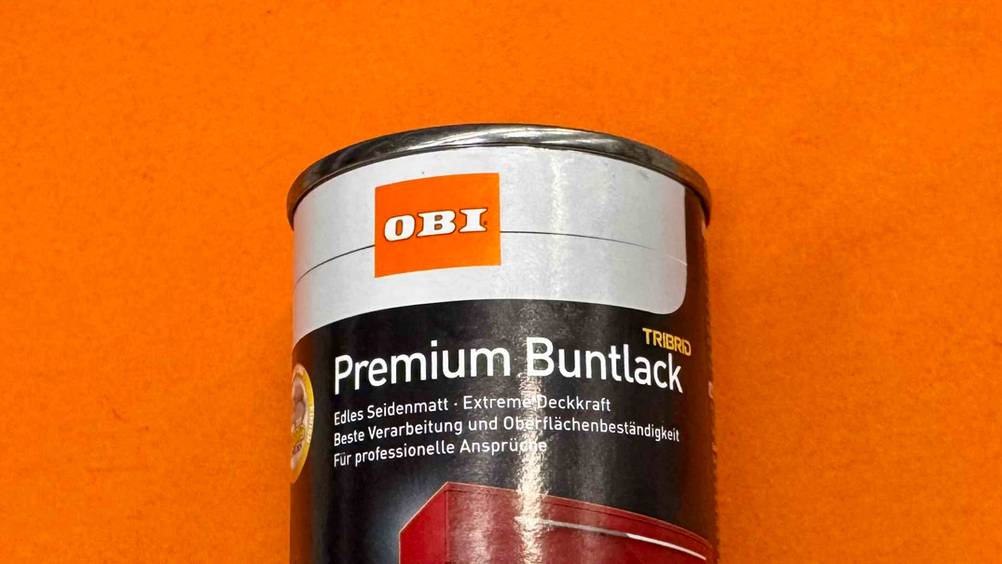 Buntlack-Test: Nahaufnahme des Logos auf der Dose.