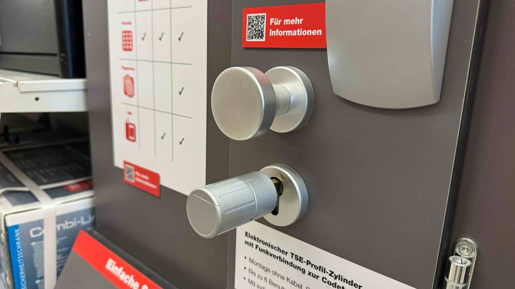 Detailansicht des Profil-Zylinders mit Funkverbindung für ein elektronisches Türschloss im Test.