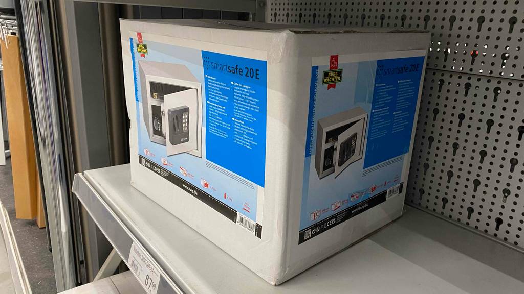 Möbeltresor Burg-Wächter Smartsafe 20E getestet: Tresor ist in einem Karton verpackt.