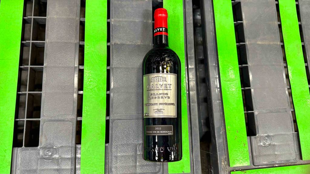 Bordeaux-Wein-Test: Auf der Vorderseite stehen Informationen zum Jahrgang.