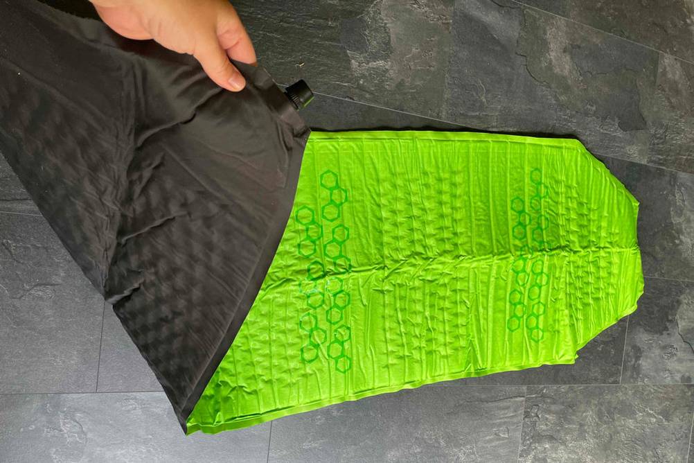 camping-isomatte-quechua-self-inflating-mattress-vergleich