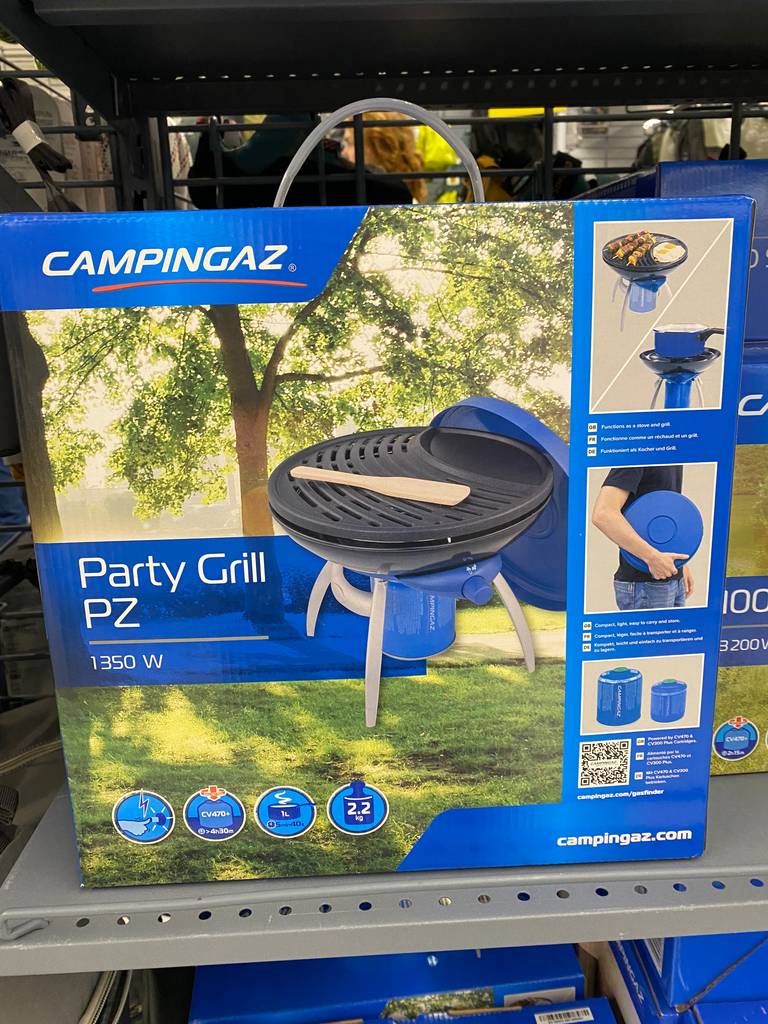 Frontansicht der Originalverpackung eines getesteten Campingaz Gasgrills.