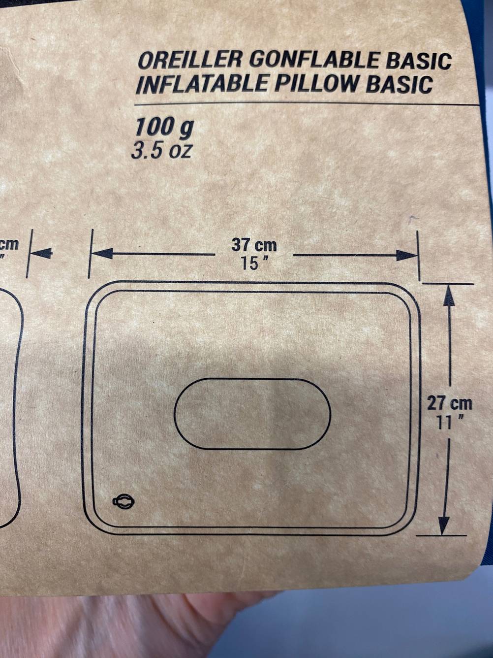 Campingkissen im Test: Nahaufnahme der Verpackung mit Informationen.