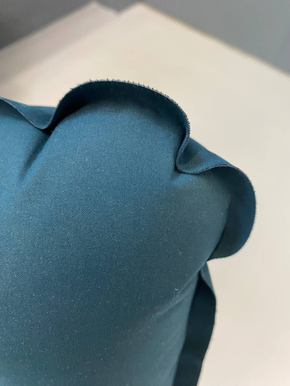 Campingkissen getestet: Nahaufnahme des Materials.