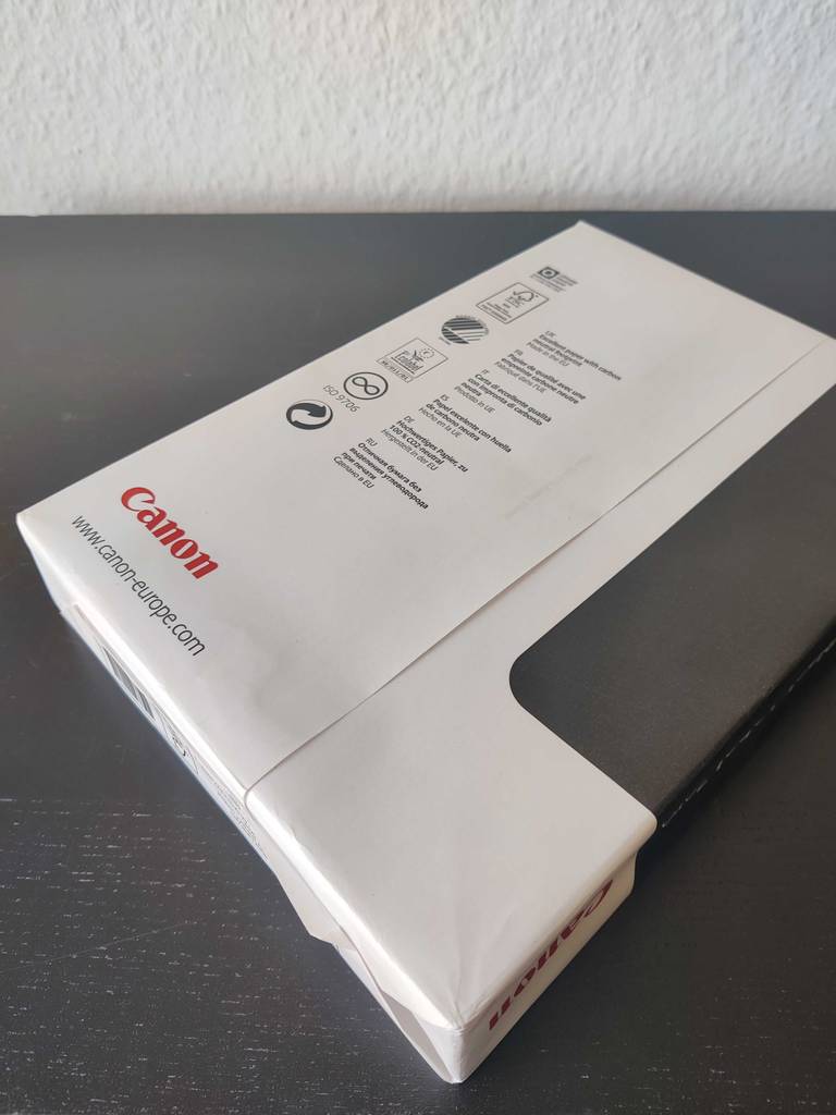 Getestet: Druckerpapier der Marke CANON befindet sich in einer Verpackung.