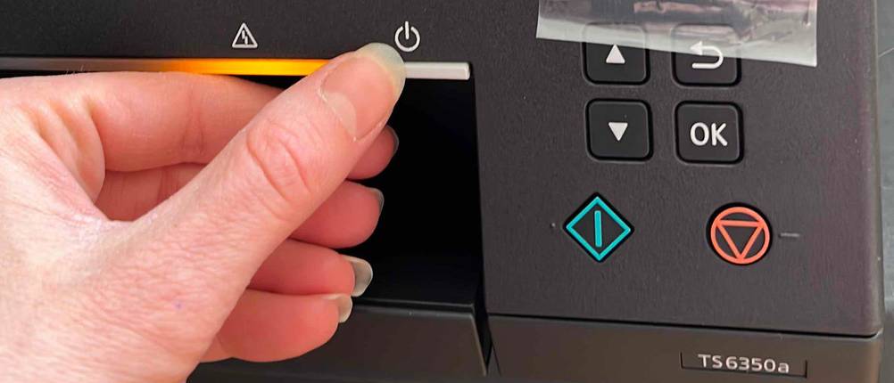 Ein Canon Pixma Drucker wird eingeschaltet