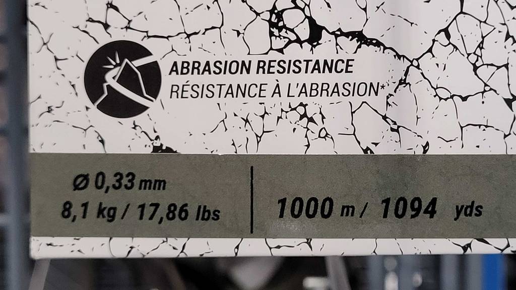 Auf der Verpackung von getesteter Karpfenschnur stehen Angaben zu Länge, Durchmesser und weiteres.
