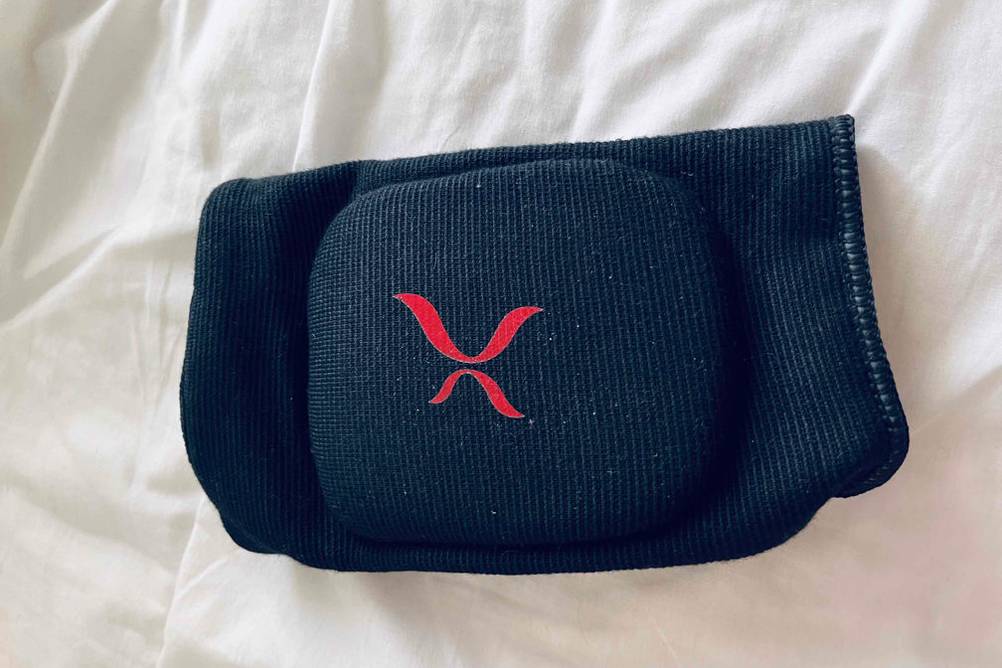 Capezio-Knieschoner im Test: Knieschoner liegen auf einem weißen Untergrund.