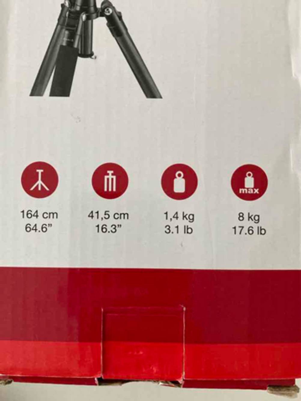 Carbon-Stativ im Test: Nahaufnahme der Informationen auf der Verpackung.