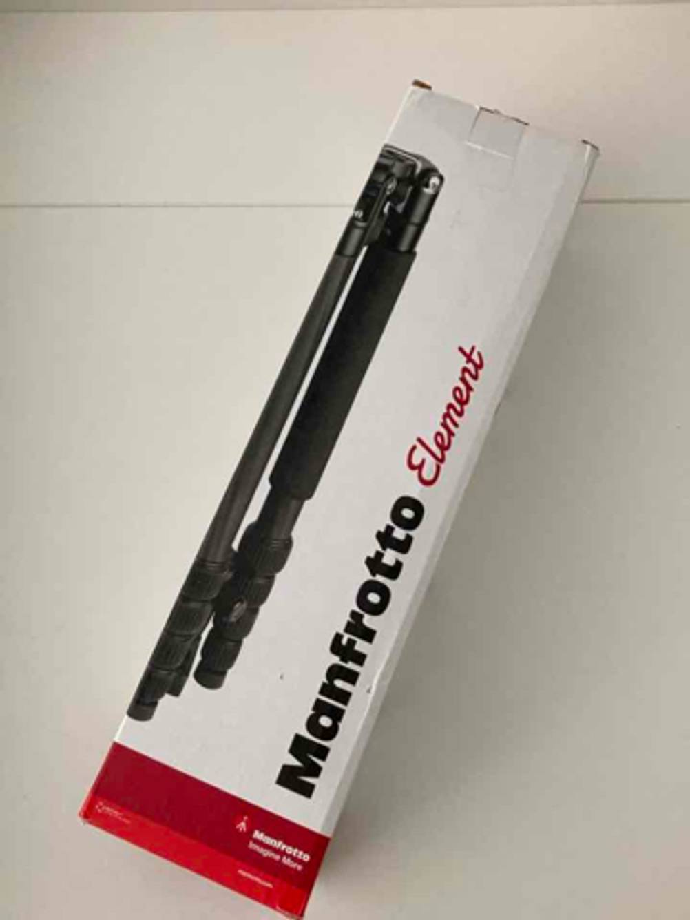 Das Carbon-Stativ in seiner Originalverpackung.