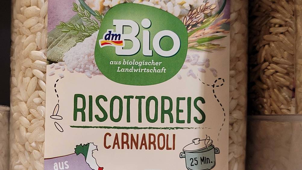 Carnaroli-Reis getestet: Nahaufnahme der Verpackung mit Siegel und Artikelbezeichnung.
