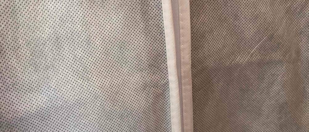 Kleidersack-Test: Nahaufnahme des Materials und des Reißverschlusses.
