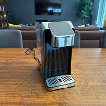 Der Caso HW 770 Advanced steht auf einem Tisch.